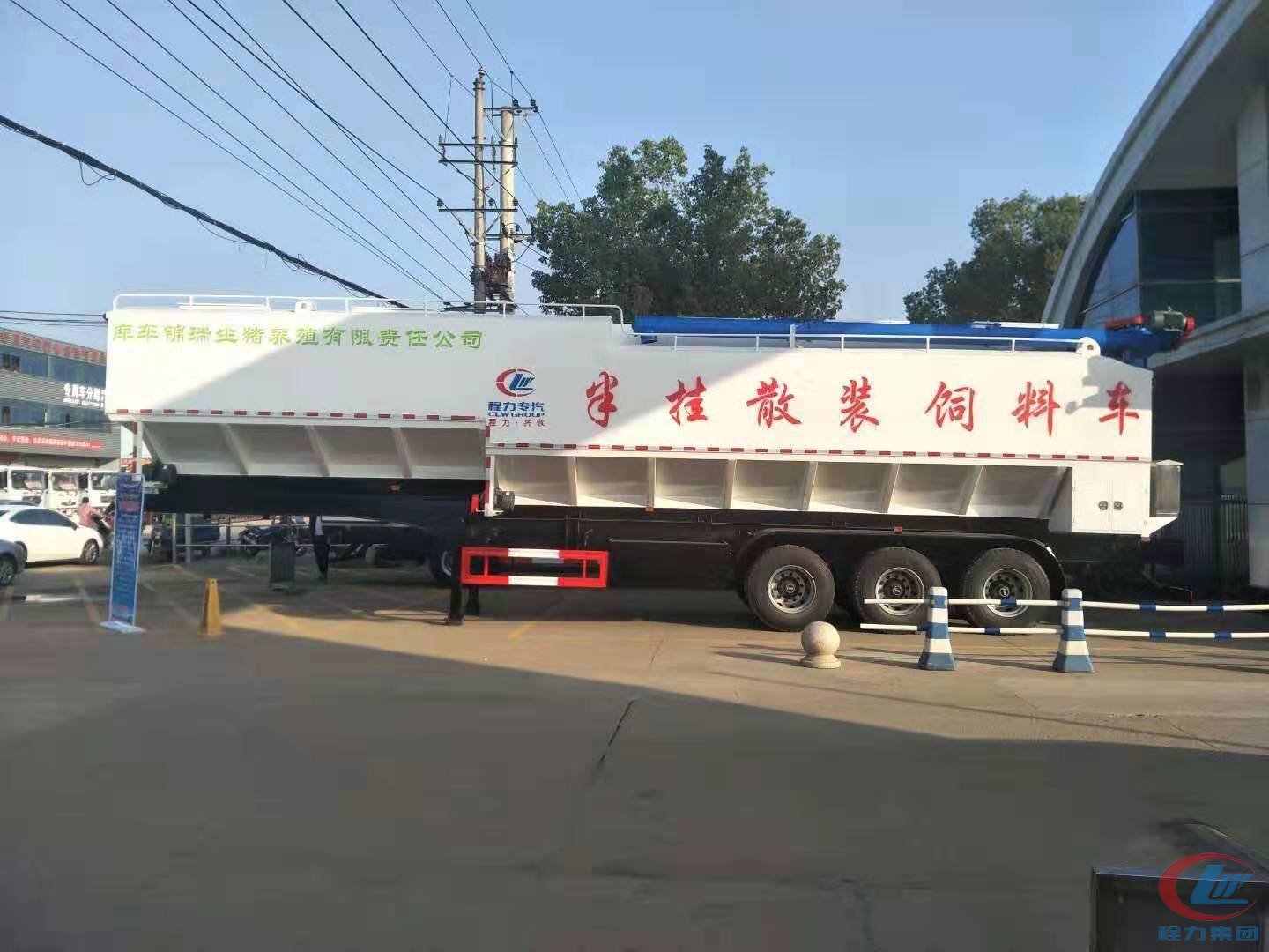 尊龙凯时威牌66方半挂饲料车