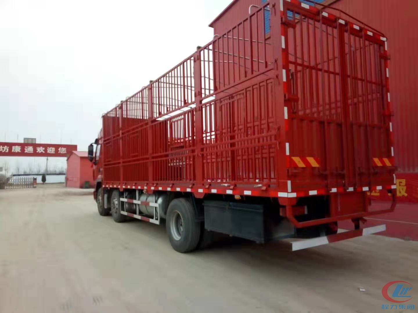 尊龙凯时东风乘龙H5仓栏式运猪车