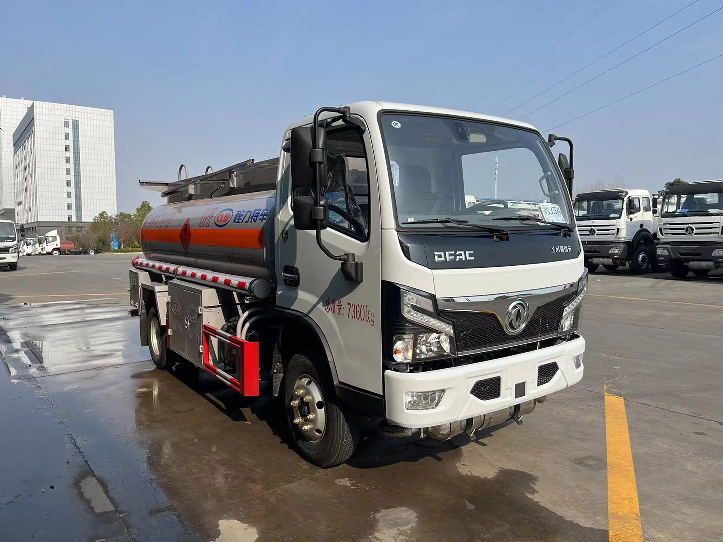 国六尊龙凯时牌东风小福瑞卡5方加油车