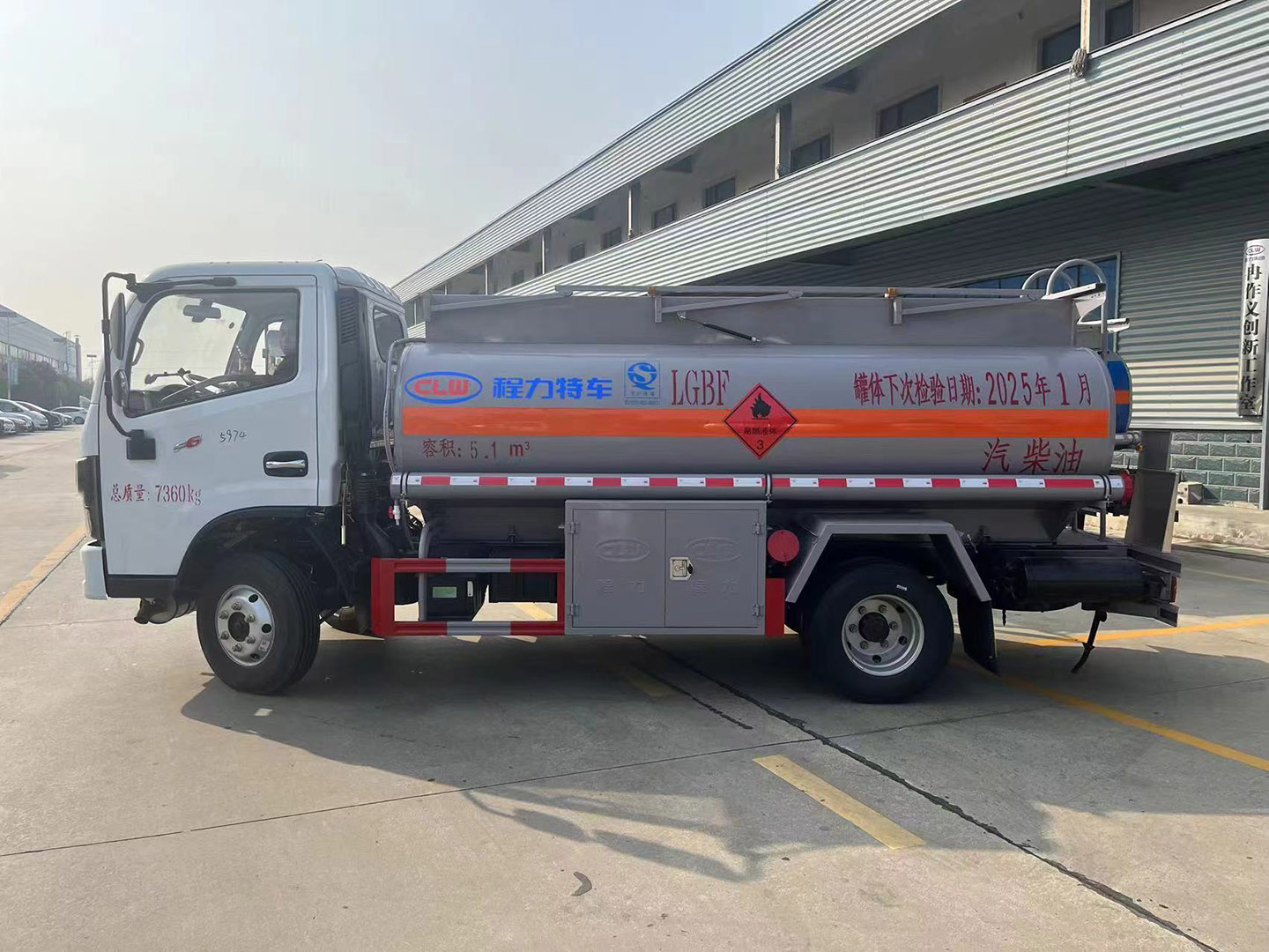 尊龙凯时5方油罐车