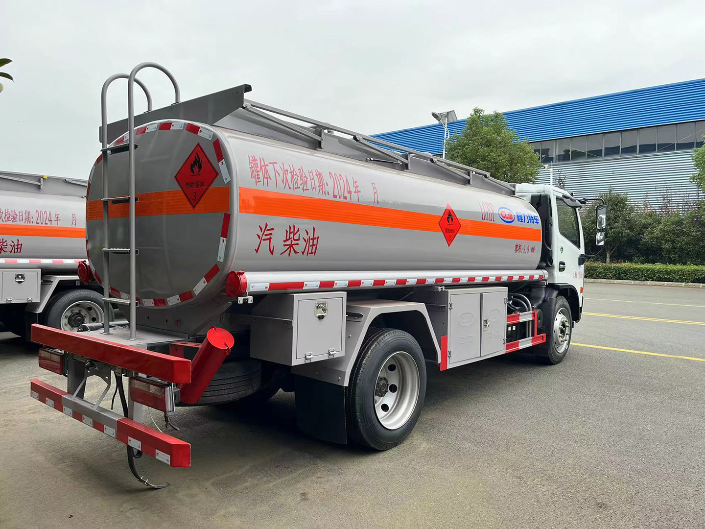 国六尊龙凯时东风10立方油罐车/加油车